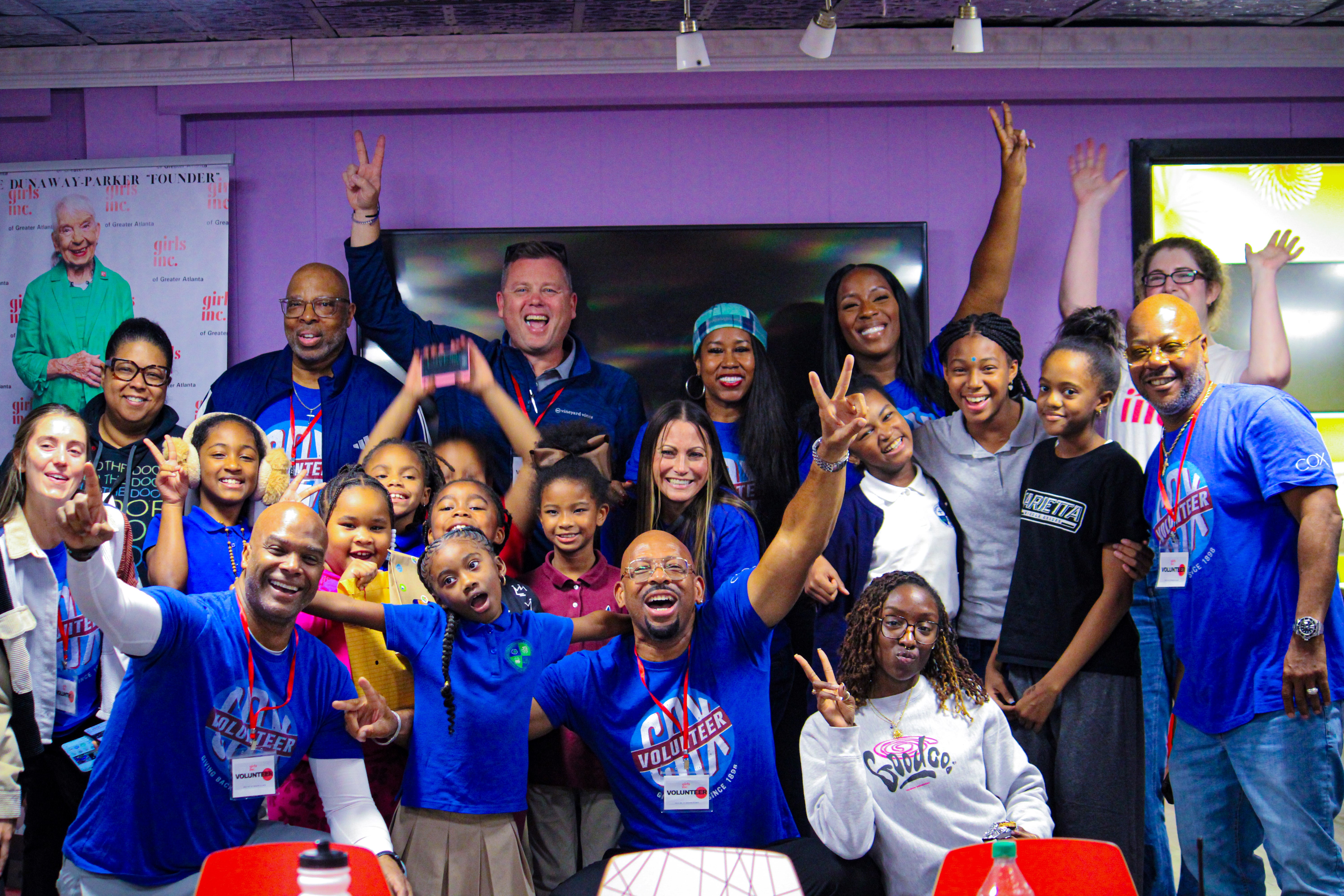 🔌Cox Volunteers Spark Curiosity and Connection During STEAM Club Visit